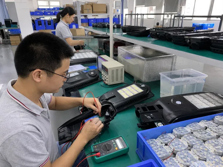Quality inspection process for solar lighting units at JXSOL factory