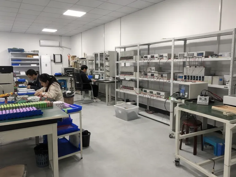 JXSOL battery testing and inspection lab with charge/discharge testing equipment