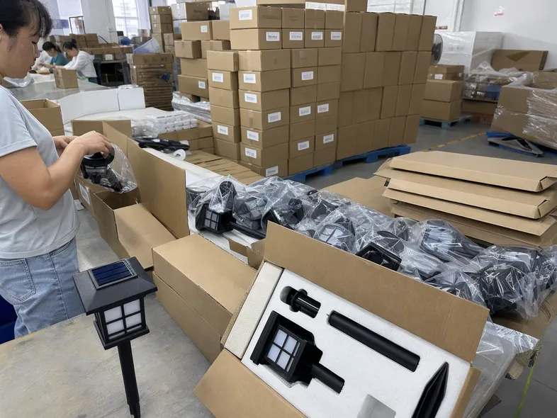 Solar garden light e-commerce private label packaging ready for FBA fulfillment