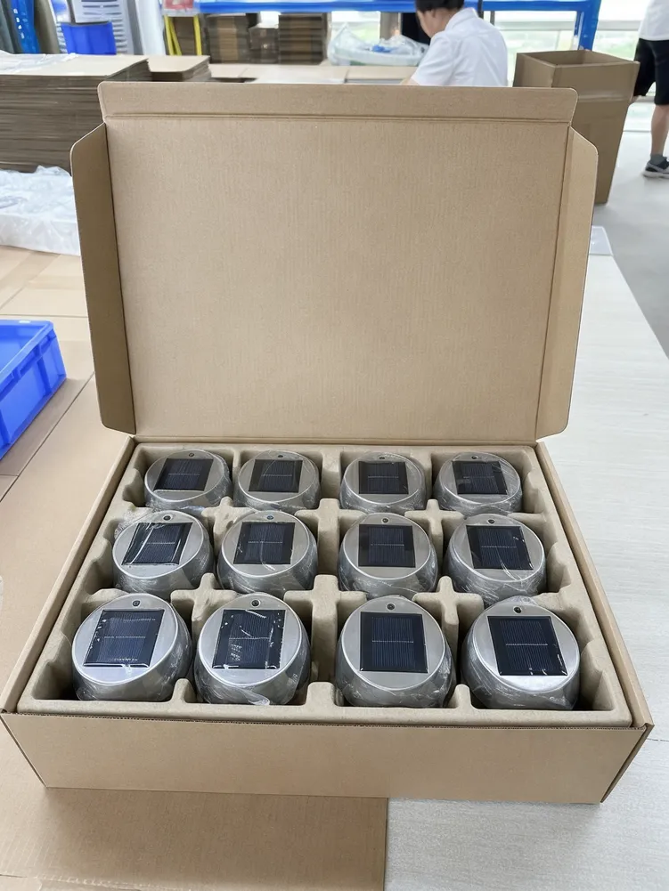 Solar deck light export packaging with formed inner trays and protective film for transit protection