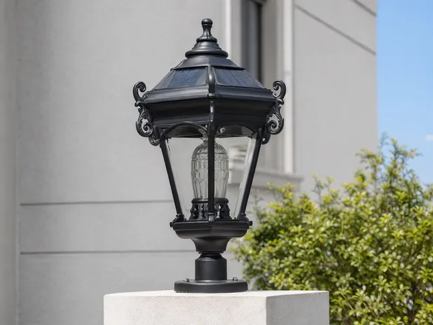 Heritage traditional solar post top light with ornate lantern design