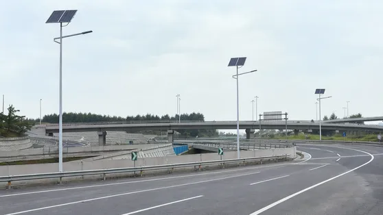 Solar highway lights for expressways and interchanges