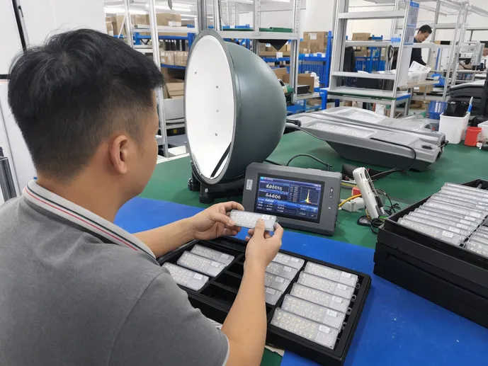 LED module lumen binning and CCT confirmation during solar street light assembly