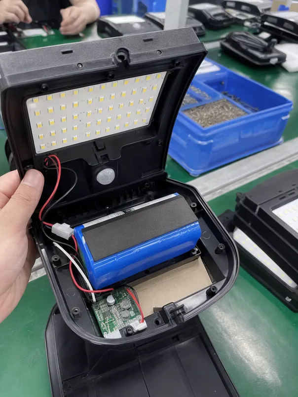 LiFePO4 battery pack inside solar wall light housing for high-temperature export markets